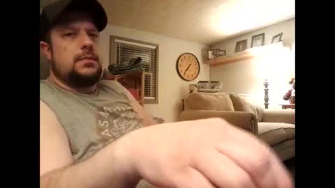 Snapshot of sb198 chatting on 01/31/25, 01:33 sb198 online show from 01/31/25, 01:33
