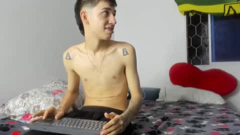 Snapshot of scar_and_master chatting on 09/11/25, 04:34 scar y sebas online show from 09/11/25, 04:34