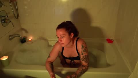 Snapshot of scarlajade chatting on 11/20/25, 03:50 scarlajade online show from 11/20/25, 03:50