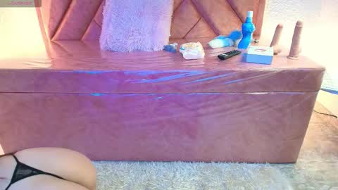 Scarlet  online show from 09/16/25, 04:13