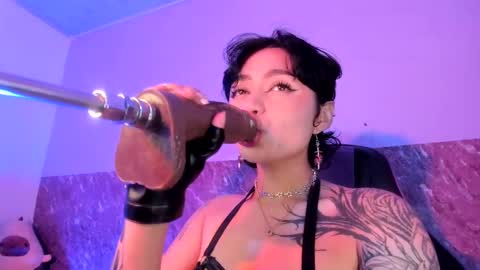 Snapshot of scarlet_gold chatting on 02/10/25, 02:08 scarlet_gold online show from 02/10/25, 02:08