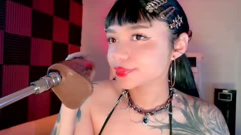 Snapshot of scarlet_gold chatting on 10/12/25, 02:32 scarlet_gold online show from 10/12/25, 02:32