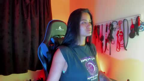 scarlet taylor kennedy online show from 12/16/25, 01:21