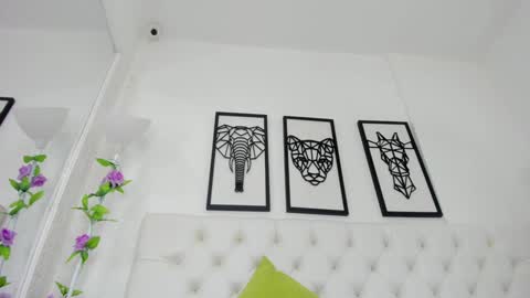 Snapshot of scarlet_stan22 chatting on 12/19/24, 02:24 Isa online show from 12/19/24, 02:24