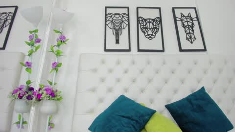 Snapshot of scarlet_stan22 chatting on 12/31/24, 02:14 Isa online show from 12/31/24, 02:14