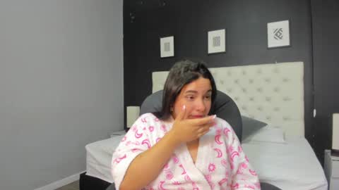 Snapshot of scarlet_stan22 chatting on 01/03/25, 04:59 Isa online show from 01/03/25, 04:59