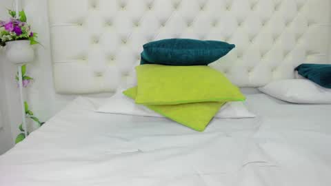 Snapshot of scarlet_stan22 chatting on 01/21/25, 01:32 Isa online show from 01/21/25, 01:32