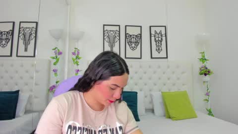 Snapshot of scarlet_stan22 chatting on 01/27/25, 02:02 Isa online show from 01/27/25, 02:02