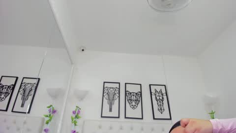 Snapshot of scarlet_stan22 chatting on 01/31/25, 11:13 Isa online show from 01/31/25, 11:13