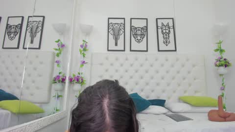 Snapshot of scarlet_stan22 chatting on 01/31/25, 05:21 Isa online show from 01/31/25, 05:21