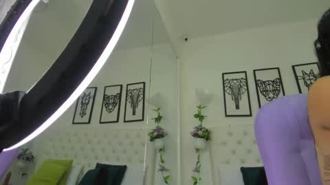 Snapshot of scarlet_stan22 chatting on 02/14/25, 11:21 Isa online show from 02/14/25, 11:21