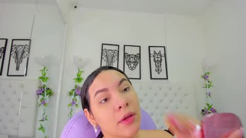 Snapshot of scarlet_stan22 chatting on 02/18/25, 11:11 Isa online show from 02/18/25, 11:11