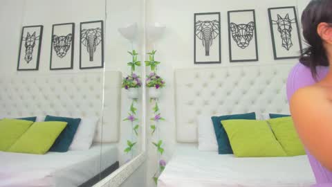 Snapshot of scarlet_stan22 chatting on 03/01/25, 10:45 Isa online show from 03/01/25, 10:45