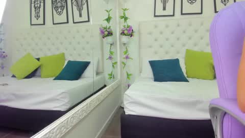 Snapshot of scarlet_stan22 chatting on 03/08/25, 11:05 Isa online show from 03/08/25, 11:05