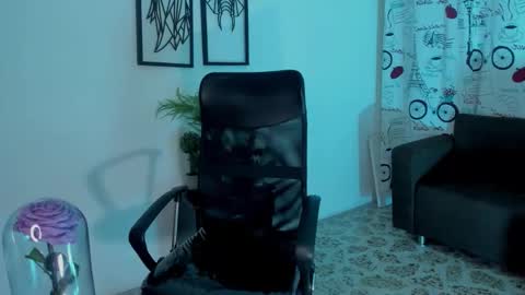 Snapshot of scarlet_villamizar chatting on 09/10/25, 02:44 SCARLET online show from 09/10/25, 02:44