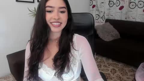 Snapshot of scarlet_villamizar chatting on 09/28/25, 04:07 SCARLET online show from 09/28/25, 04:07