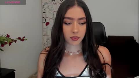 Snapshot of scarlet_villamizar chatting on 10/29/25, 04:04 SCARLET online show from 10/29/25, 04:04