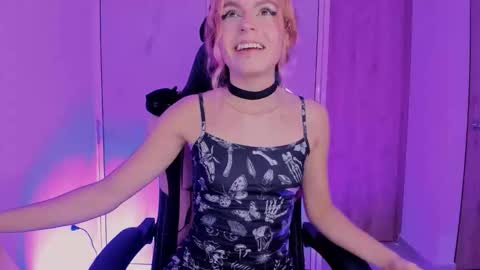 Snapshot of scarletblaze_ chatting on 06/10/26, 02:12 Scarlet online show from 06/10/26, 02:12