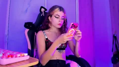 Snapshot of scarletblaze_ chatting on 08/01/26, 12:21 Scarlet online show from 08/01/26, 12:21