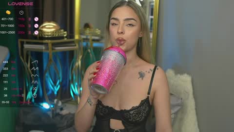 Scarlet online show from 01/21/25, 04:32