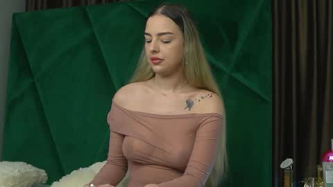 Scarlet online show from 11/21/25, 11:36