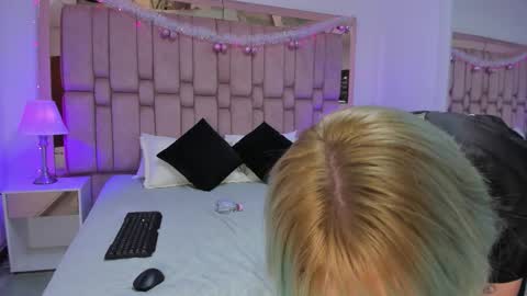 Snapshot of scarletgodd chatting on 12/13/25, 08:04 Scarlet online show from 12/13/25, 08:04