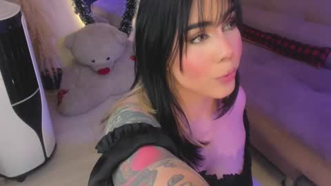 Snapshot of scarleth_jhons_ chatting on 12/15/24, 01:24 Scarleth... but not Scarleth Johansson. online show from 12/15/24, 01:24