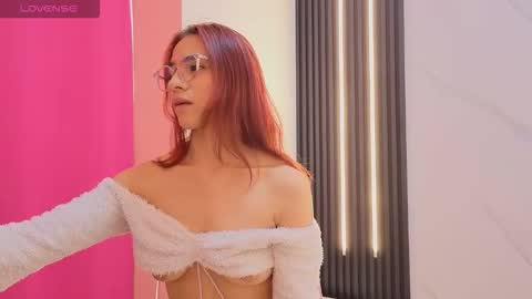 I am  Scarleth  Check mi profile online show from 09/21/25, 12:07