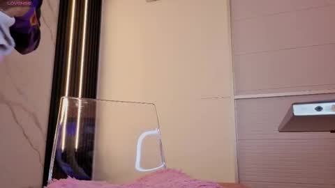 I am  Scarleth  Check mi profile online show from 10/17/25, 12:08