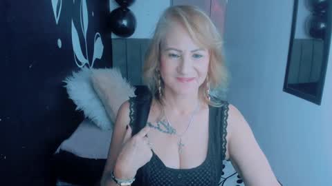Snapshot of scarlethoot_ chatting on 12/05/24, 02:55 S C A R L E T online show from 12/05/24, 02:55