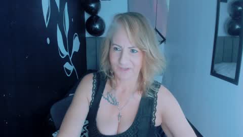 Snapshot of scarlethoot_ chatting on 12/05/24, 06:11 S C A R L E T online show from 12/05/24, 06:11