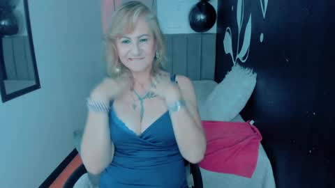 Snapshot of scarlethoot_ chatting on 12/13/24, 03:00 S C A R L E T online show from 12/13/24, 03:00