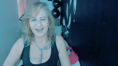 Snapshot of scarlethoot_ chatting on 12/13/24, 06:05 S C A R L E T online show from 12/13/24, 06:05
