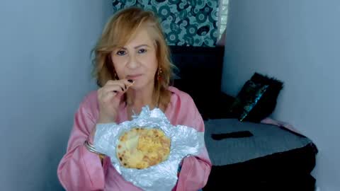 Snapshot of scarlethoot_ chatting on 12/14/24, 03:25 S C A R L E T online show from 12/14/24, 03:25