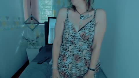 Snapshot of scarlethoot_ chatting on 12/17/24, 03:17 S C A R L E T online show from 12/17/24, 03:17