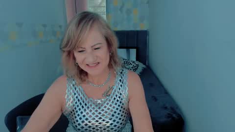 Snapshot of scarlethoot_ chatting on 12/18/24, 03:00 S C A R L E T online show from 12/18/24, 03:00