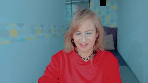 Snapshot of scarlethoot_ chatting on 12/19/24, 11:50 S C A R L E T online show from 12/19/24, 11:50