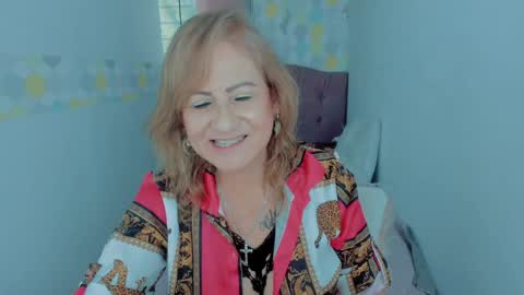 Snapshot of scarlethoot_ chatting on 12/20/24, 03:31 S C A R L E T online show from 12/20/24, 03:31