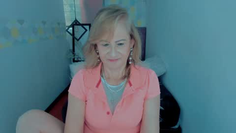 Snapshot of scarlethoot_ chatting on 12/26/24, 12:05 S C A R L E T online show from 12/26/24, 12:05