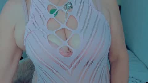 Snapshot of scarlethoot_ chatting on 12/30/24, 02:51 S C A R L E T online show from 12/30/24, 02:51