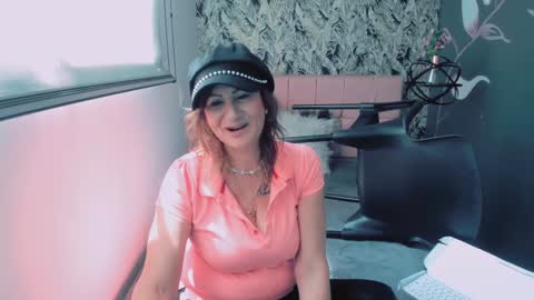 Snapshot of scarlethoot_ chatting on 01/15/25, 05:58 S C A R L E T online show from 01/15/25, 05:58