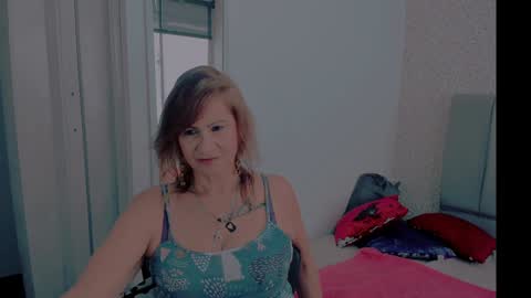 Snapshot of scarlethoot_ chatting on 01/17/25, 03:43 S C A R L E T online show from 01/17/25, 03:43
