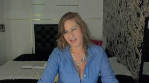 Snapshot of scarlethoot_ chatting on 01/19/25, 06:00 S C A R L E T online show from 01/19/25, 06:00