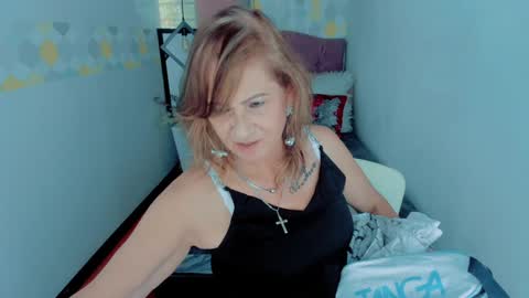 Snapshot of scarlethoot_ chatting on 01/21/25, 06:34 S C A R L E T online show from 01/21/25, 06:34