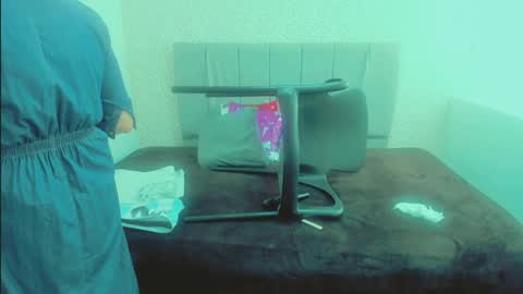 Snapshot of scarlethoot_ chatting on 01/25/25, 06:02 S C A R L E T online show from 01/25/25, 06:02