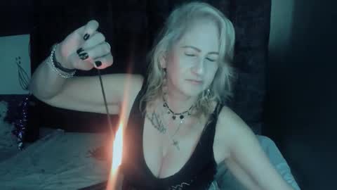 Snapshot of scarlethoot_ chatting on 09/09/25, 11:43 S C A R L E T online show from 09/09/25, 11:43