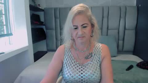 Snapshot of scarlethoot_ chatting on 02/07/26, 07:28 S C A R L E T online show from 02/07/26, 07:28
