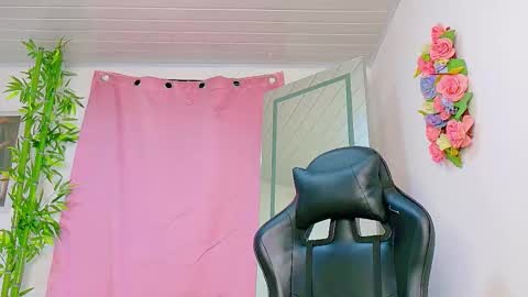 Snapshot of scarletjonesx chatting on 02/22/26, 11:47 Denis online show from 02/22/26, 11:47