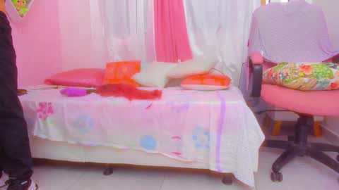 Snapshot of scarletliz chatting on 12/04/24, 01:20 Scarletliz online show from 12/04/24, 01:20