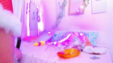 Snapshot of scarletliz chatting on 12/17/24, 10:11 Scarletliz online show from 12/17/24, 10:11